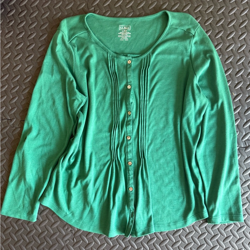 L.L. Bean Women's Green Pleated Blouse